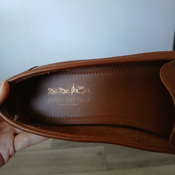 Coach and Four Women's leather loafers. Made in Italy. Size 7.5 - Picture 3 of 6